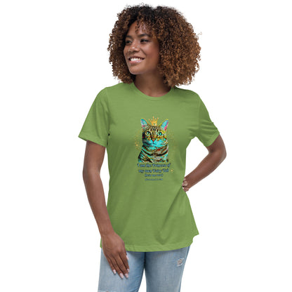 womens relaxed tee leaf front view, cat with a crown design, mysocialcat.com